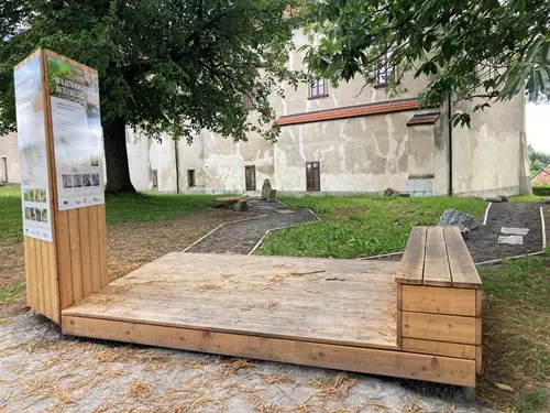 Bosonohá stezka