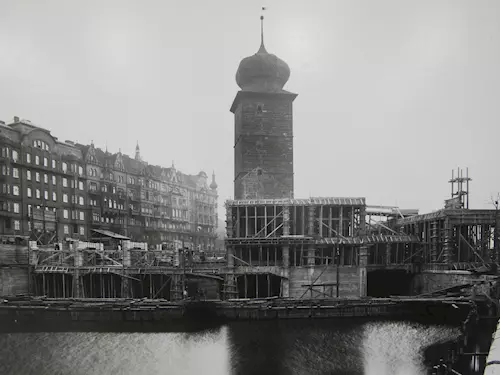 100 let československé a pražské architektury v Mánesu