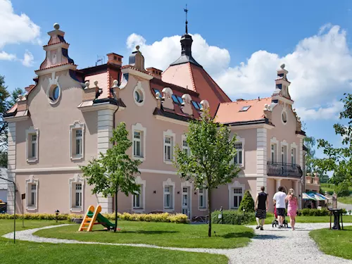 Zámecký hotel Berchtold v Kunicích u Prahy
