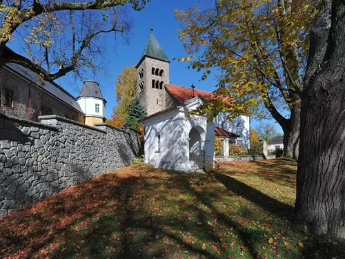 Románský kostel Nanebevzetí Panny Marie v Neustupově