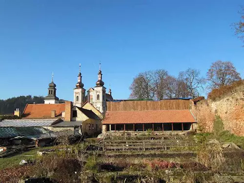 Zámecký park, oranžerie a hrnčírna v Lomnici u Tišnova