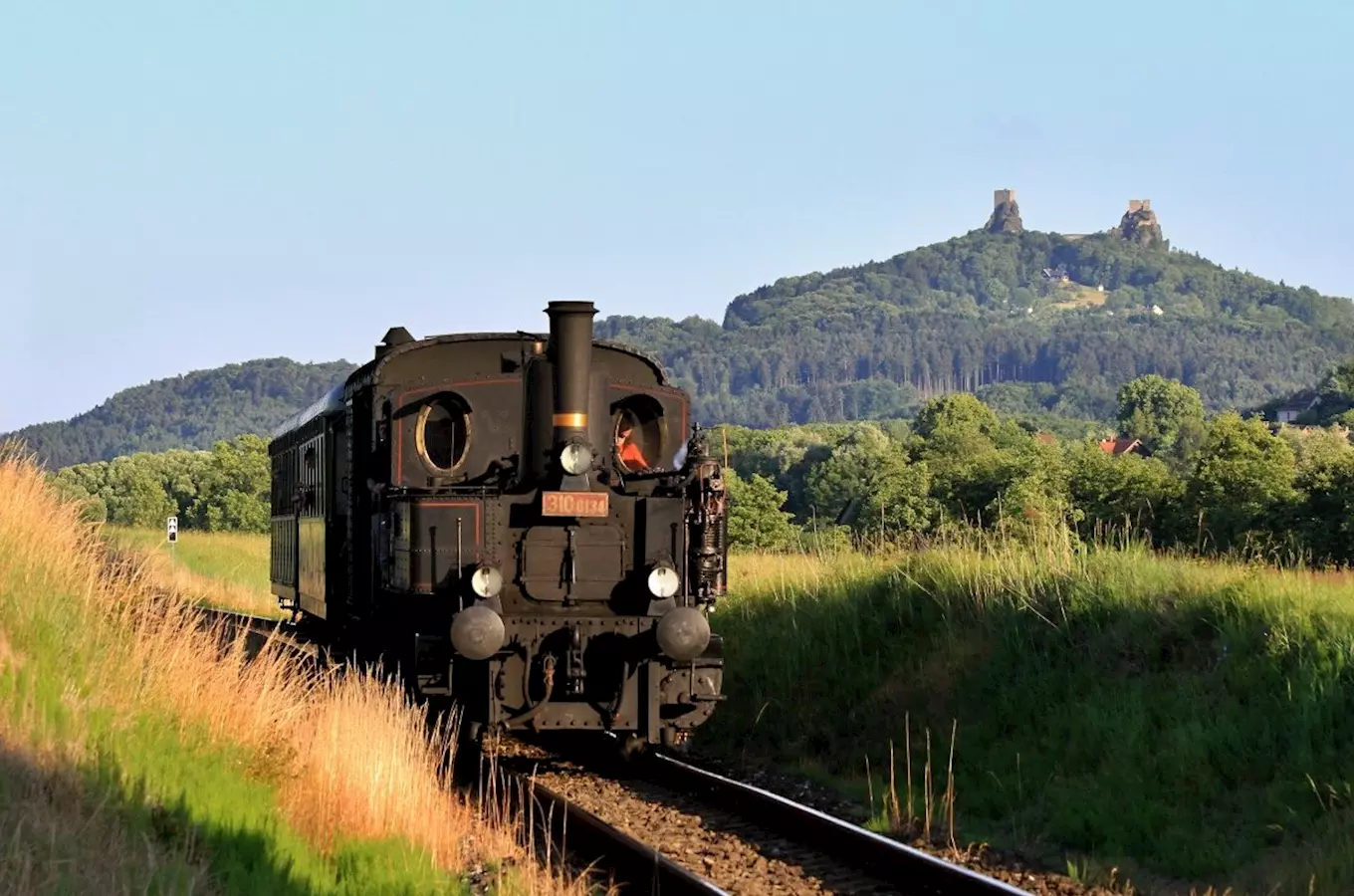 Letos naposledy se můžete projet parním vlakem Českým rájem