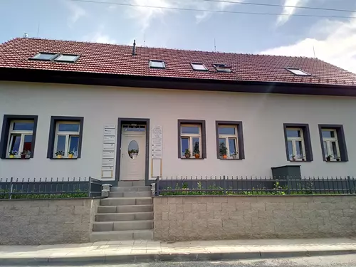 Multifunkční budova v Košíkách