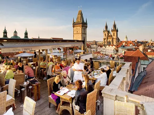 Kam do vyhlídkové restaurace? Tipy na restaurace a bary v Praze s krásným výhledem