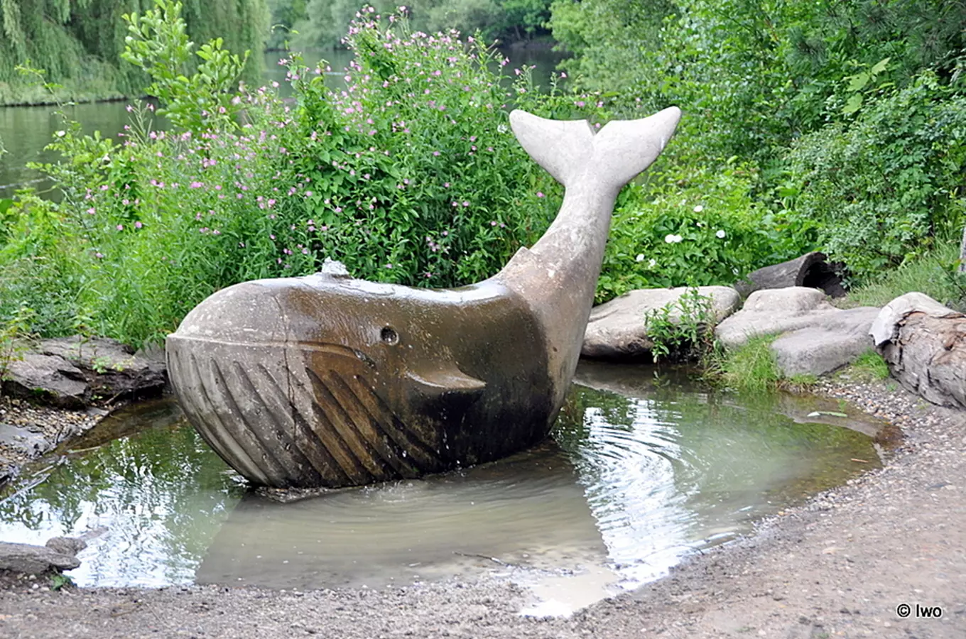 Socha velryby v Chomutově