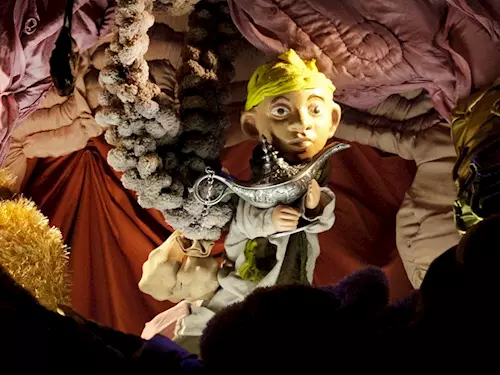 Výtvarná inscenace Aladin v divadle Alfa v Plzni