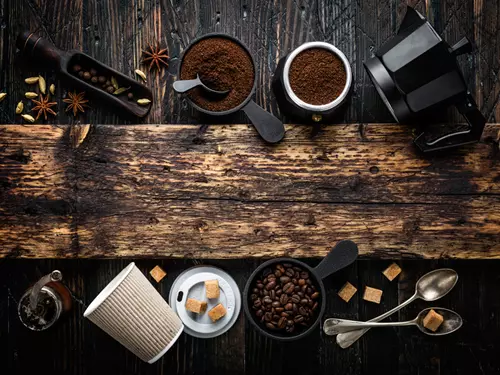 20 tipů, kam na čerstvou praženou kávu: objevte chutě a vůně nejlepších pražíren kávy
