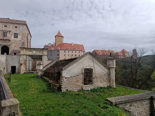 Státní hrad Veveří – perla na skalnatém ostrohu nad Brněnskou přehradou