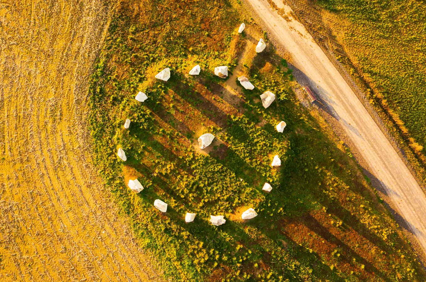 Stonehenge Holašovice, Kudy z nudy