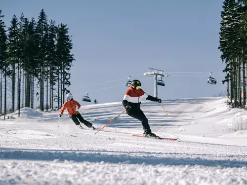 Skiareál Králičák otevírá v sobotu s velkou novinkou – unikátním propojovacím pásem mezi údolími