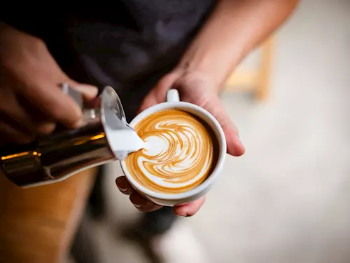 100 tipů, kam jít do skvělé kavárny aneb staňte se kavárenským povalečem! 