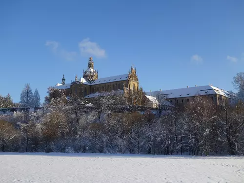 Úzkokolejka, čerti, vánoční koncerty a prohlídky aneb devětkrát advent na Plzeňsku