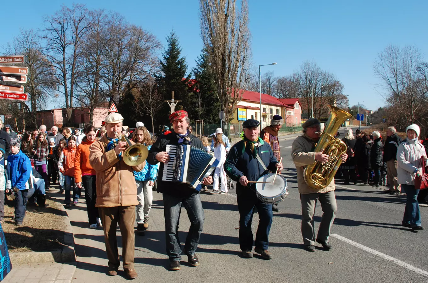 Přidejte se do masopustního průvodu na Chvalský zámek