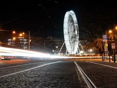 A už se točí! Tipy, kam se vypravit za pohledy na město z obřího vánočního vyhlídkového kola