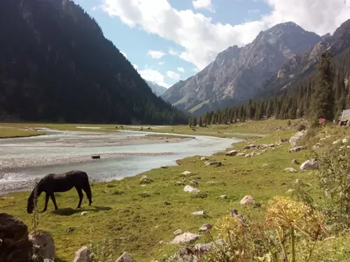 Kyrgyzstán. Výprava do země hor a pastevců