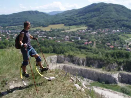 Na skákacích botách za zážitky severní Moravou