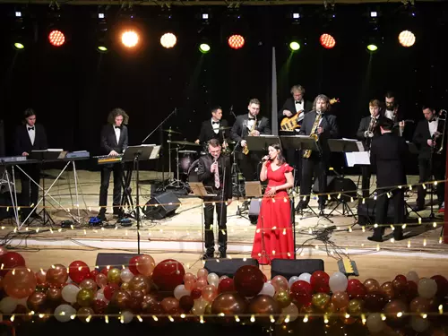 Gala ples v Nýrsku – Zlatá éra československé televizní zábavy