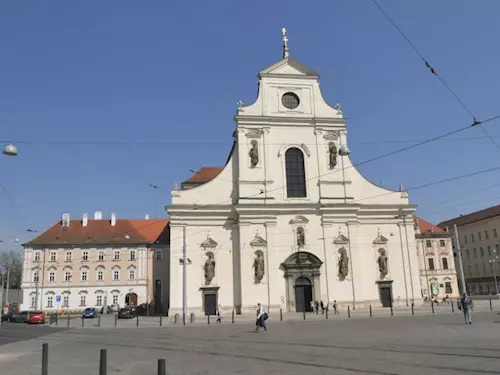 Kostel sv. Tomáše v Brně – dominanta Moravského náměstí