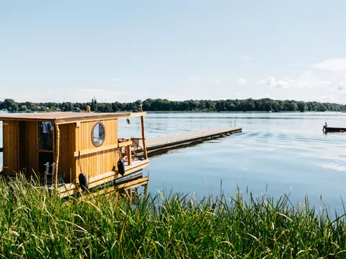 Dovolená na vodě: 10 tipů, kde si vypůjčit houseboat