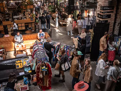 Lavrs Market 2025
