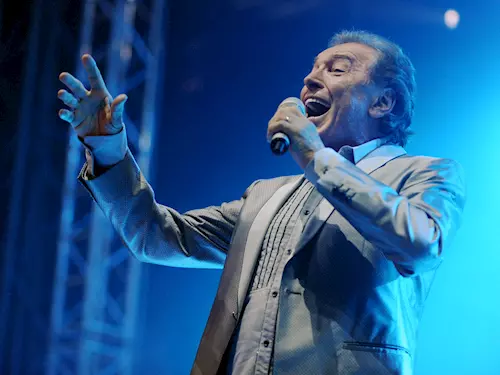 Legenda české populární hudby Karel Gott slaví 80. let! Oslavte to s ním na Benátské anebo pěkným výletem