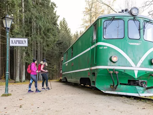Cestujte ekologicky a zábavně: vydejte se na výlet vlakem, vláčkem i tramvají!