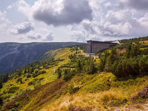 Labská bouda v Krkonoších je jednou z nejvýše položených horských chat ve střední Evropě