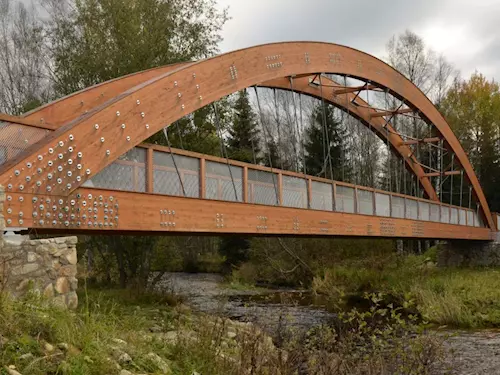 Dřevěný most přes Studenou Vltavu – nejdelší obloukový dřevěný most v České republice