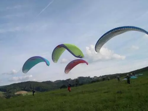 Roztáhněte svá křídla nad Valašskem – seznámení s paraglidingem