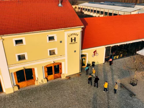 Koncert kapely SK Lenka v pivovaru Holanďan