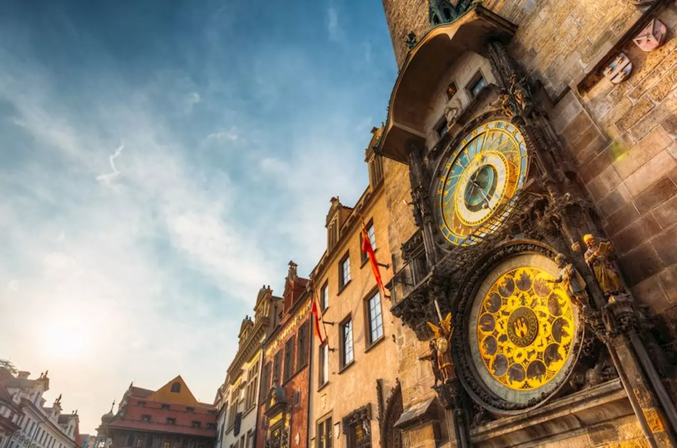 Zrestaurovaný orloj se pomalu vrací na Staroměstskou radnici