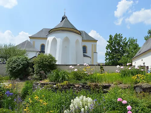 Otevřené zahrady hraběnky Kinsky ve Žďáru nad Sázavou lákají k romatickému výletu