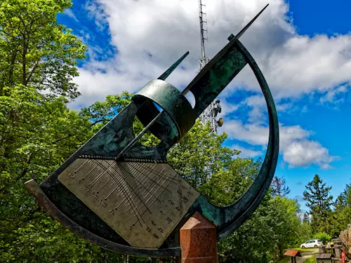 Sluneční hodiny Kleť na Šumavě – nejvýše položené sluneční hodiny v České republice
