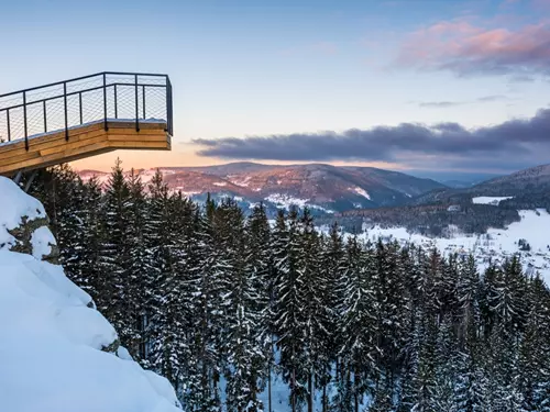 Vrch Stráž – vyhlídky nad Rokytnicí nad Jizerou od ateliéru Mjölk