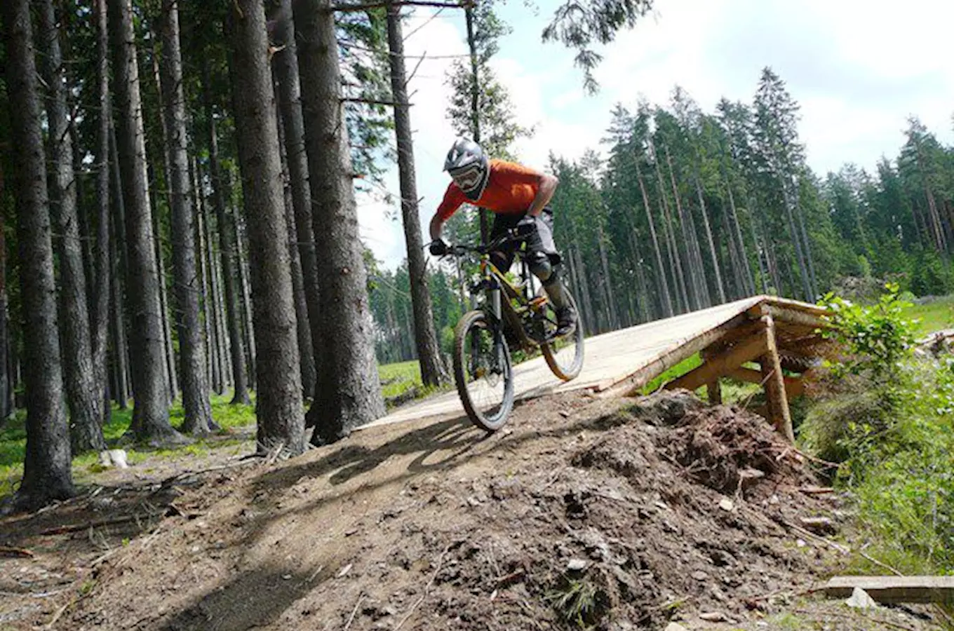 Bikepark v Lipně nad Vltavou otevřel další trať pro horská kola