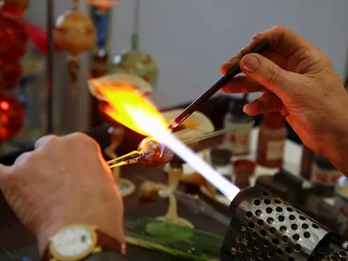 Exkurze do výroby foukaného skla v Železném Brodě – jak vzniká křehká krása