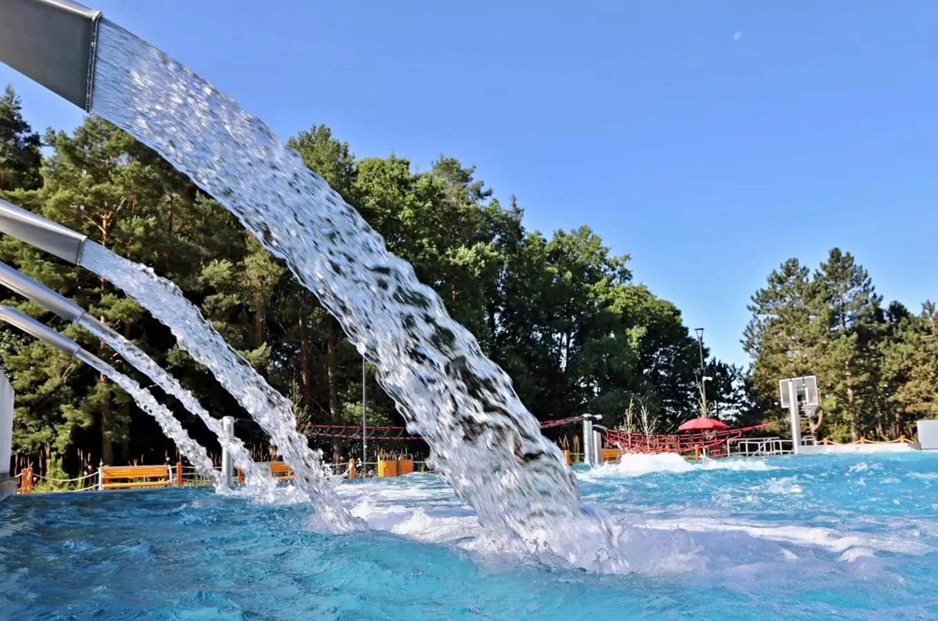 Třeboňský vodní svět – venkovní bazény a wellness centrum v lázních Aurora