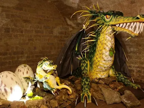 Ve sklepení Starých Hradu potkáte smaragdové draky 