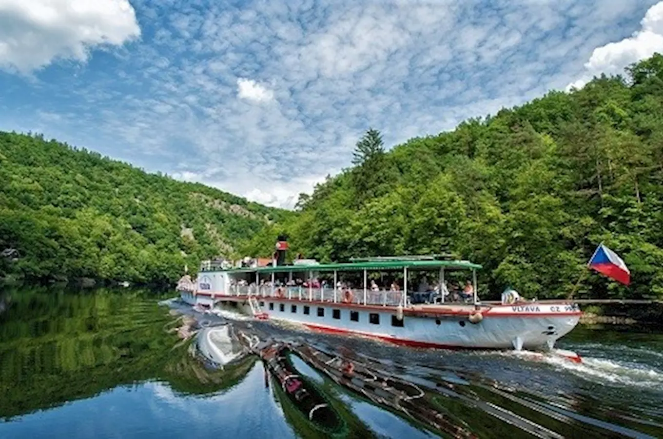 Plavební sezona 2024 na Vltavě je tady – parníky plují na Slapech, Orlíku i Lipně