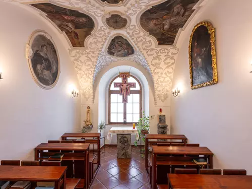 Interiéry kláštera Nanebevzetí Panny Marie s prohlídkou kaple sv. Bonaventury