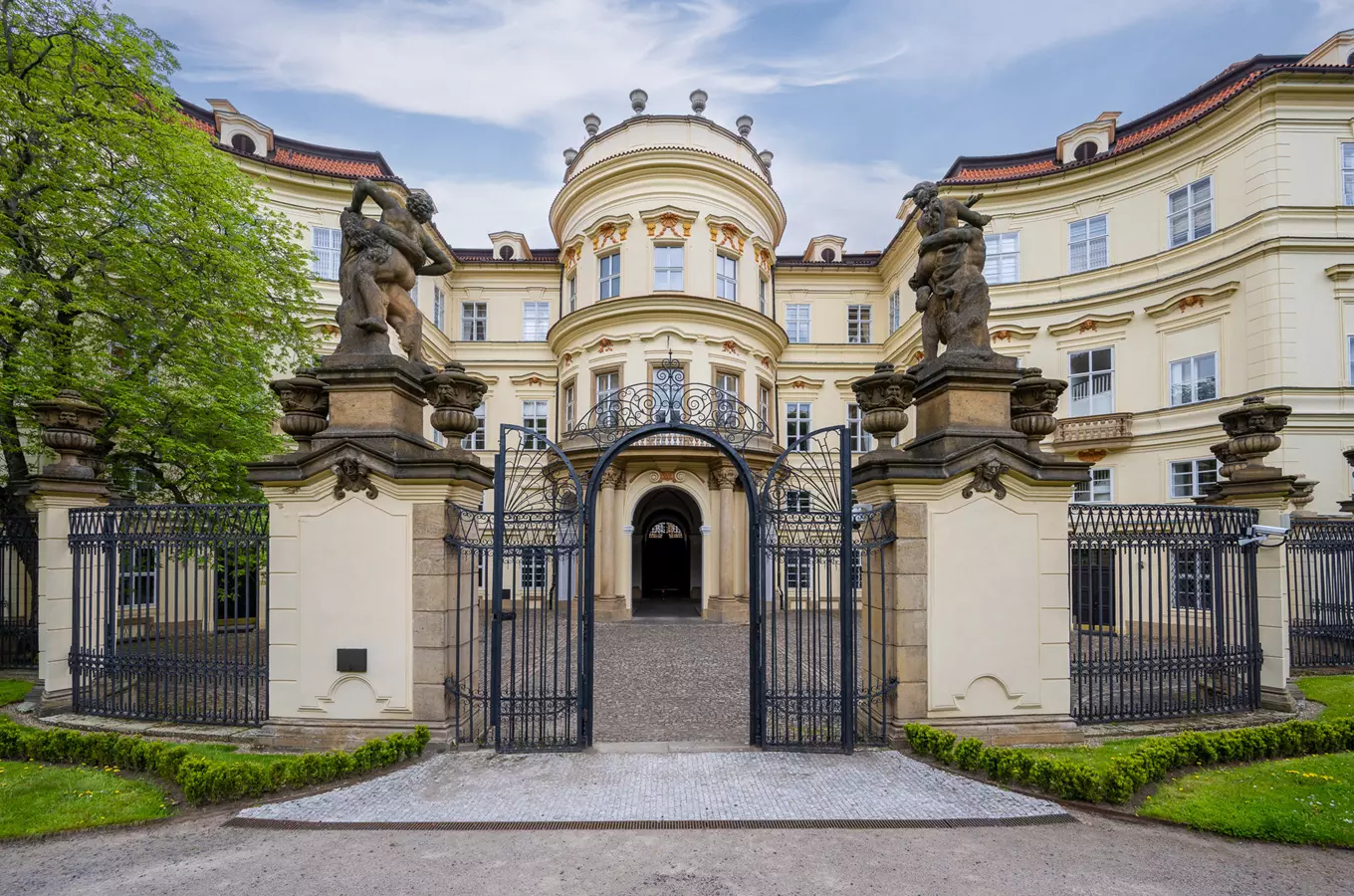 Lobkovický palác, sídlo německého velvyslanectví