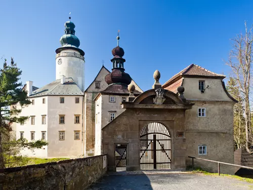 Navštivte středověkou věž zámku Lemberk a rozhlédněte se po Podještědí