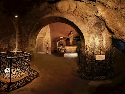 Jeskyně sv. Ivana s pramenem – Svatý Jan pod Skalou