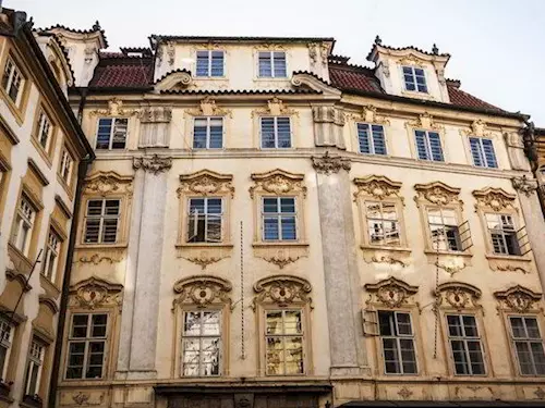 Pražské barokní paláce: využijte výstavy a nahlédněte do jejich interiérů!