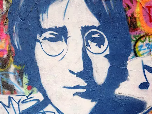 Lennonova zeď je přetřená a připomíná 30 let od Sametové revoluce