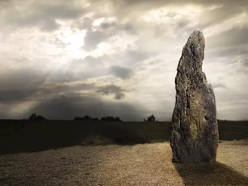Kamenný pastýř – největší český menhir u Klobuk