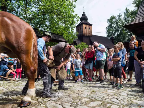 Valašské muzeum v přírodě v Rožnově pod Radhoštěm připravuje Dny řemesel a setkání kovářů