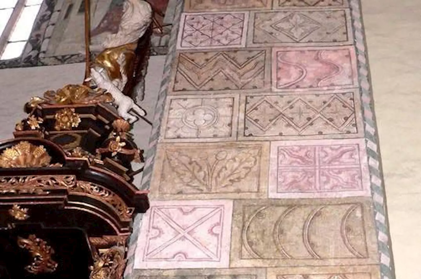Kostel sv. Jana Křtitele v Jindřichově Hradci – záhadné nástěnné malby