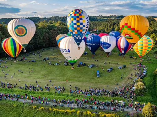 Jako v románu Julese Verna: Největší balónová fiesta se chystá nad Hradcem Králové