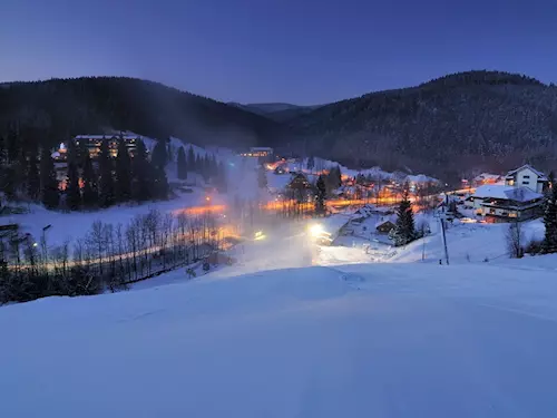 Výborné podmínky pro lyžaře pokračují: Ski areál Razula zve na testování skialpů a dětské závody